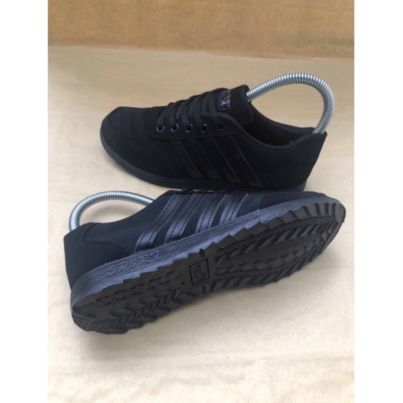 รองเท้าผ้าใบ สี ดำล้วน (Size37-41) มีหลายแบบ ลาย4แถบ
