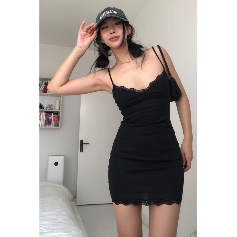 ชุดเดรสสายเดี่ยวสีดำ ดีเทลลูกไม้ ผ้านิ่ม เนื้อผ้าดี ใส่สบาย