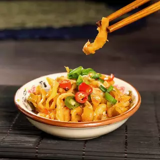 เครื่องเคียงอาหารจีน ตัดเลี่ยนได้ดี ทานคู่กับข้าวต้มก็อร่อย เข้ากับหลากหลายเมนู 吉香居 330g