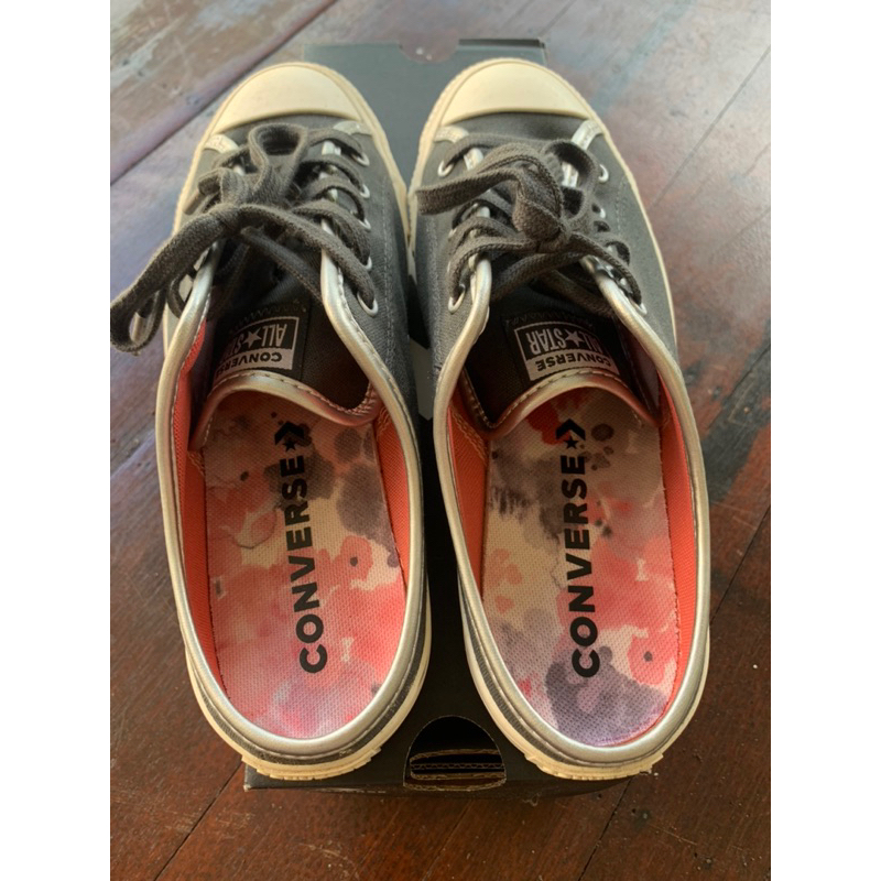 รองเท้าผ้าใบ converse