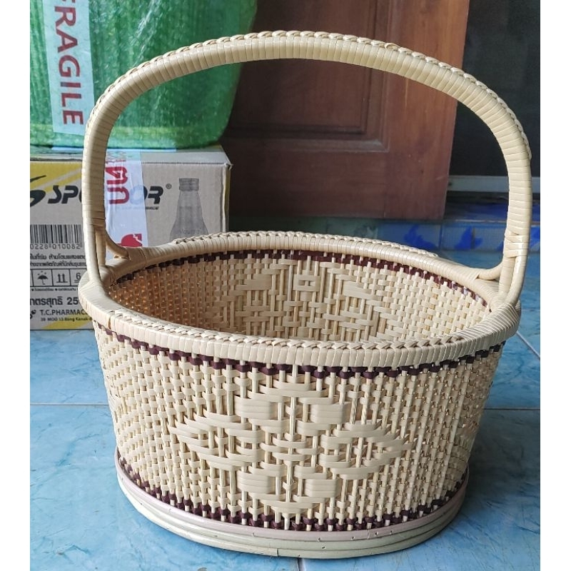 ตะกร้าไปวัด ขนาดกลางทรงรีไข่ ลายดอก m=  11x12x6นิ้ว