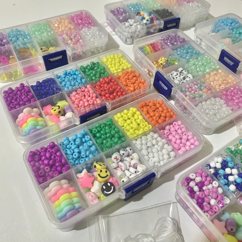 set box diy สำหรับร้อยลูกปัด ลูกปัดเม็ดทรายขนาด 4mm. พร้อมกล่องใสและเอ็นยืดพร้อมทำ เซตร้อยลูกปัดด้วย