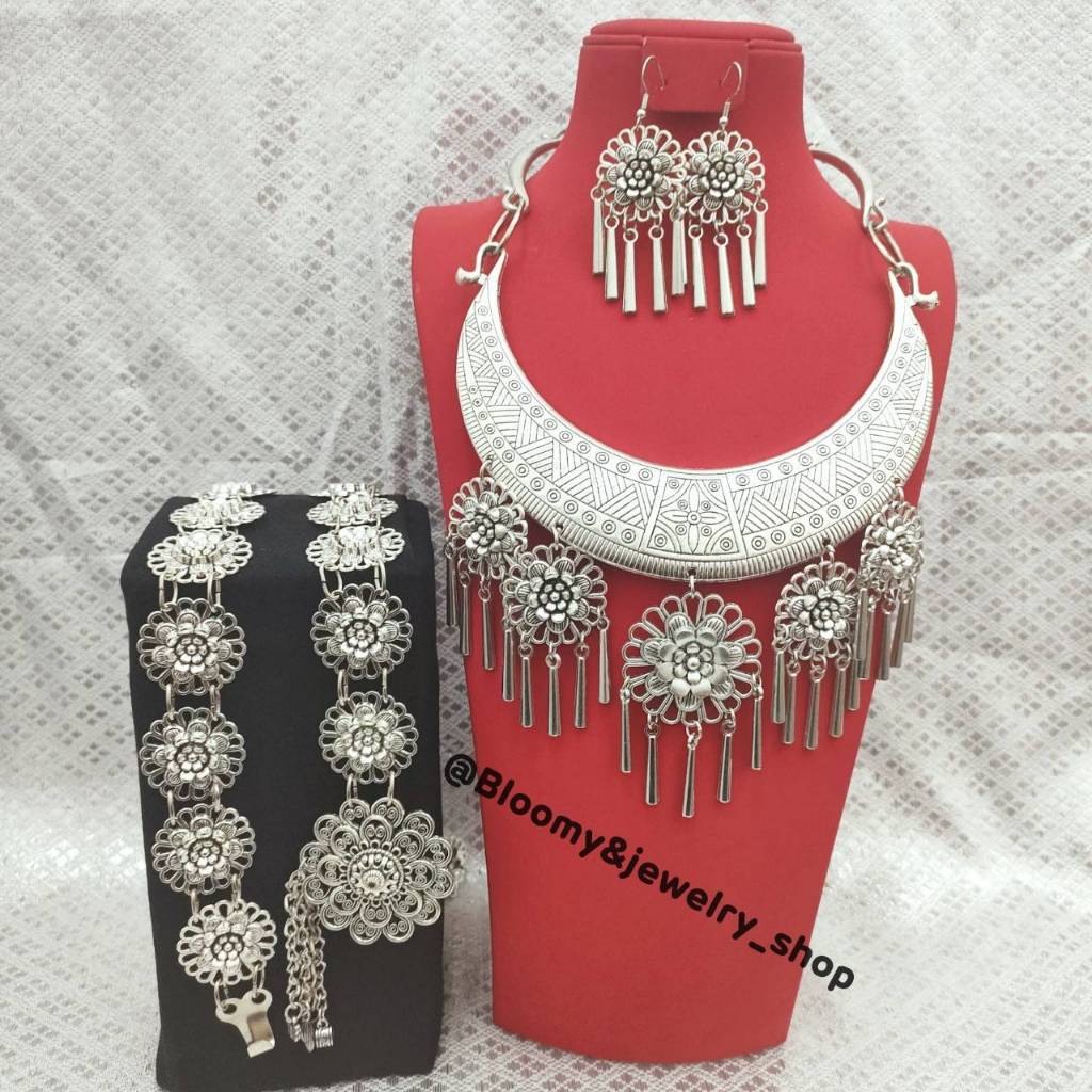 เครื่องประดับตกแต่งชุดต่างๆ แบบเซ็ต (สร้อย+ต่างหู+เข็มขัด) สีรมดำ สินค้าพร้อมจัดส่งจากประเทศไทย