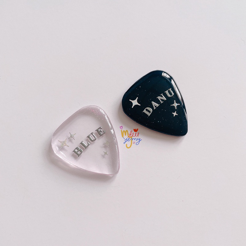 ปิ๊กกีตาร์ guitar pick (เพิ่มอักษร เจาะรู ทำจี้) ✨ TBW set ; พร้อมส่ง 🖤