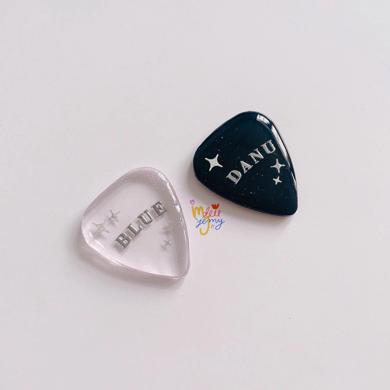 ปิ๊กกีตาร์ guitar pick (เพิ่มอักษร เจาะรู ทำจี้) ✨ TBW set ; พร้อมส่ง 🖤