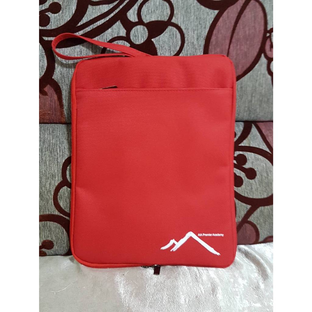 กระเป๋าiPad สีแดงสดใสิของพรีเมียม by AIA