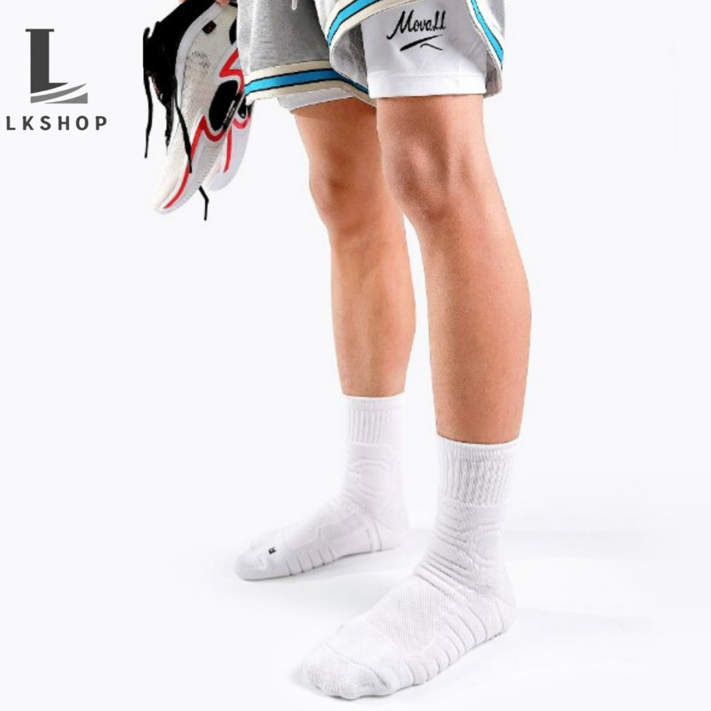 ถุงเท้ารุ่นหนากีฬาสีขาวและดำ เหมาะสำหรับใส่เล่นกีฬา และออกกำลังกาย มีให้เลือก 2 สีถุงเท้าข้อสั้นลายข