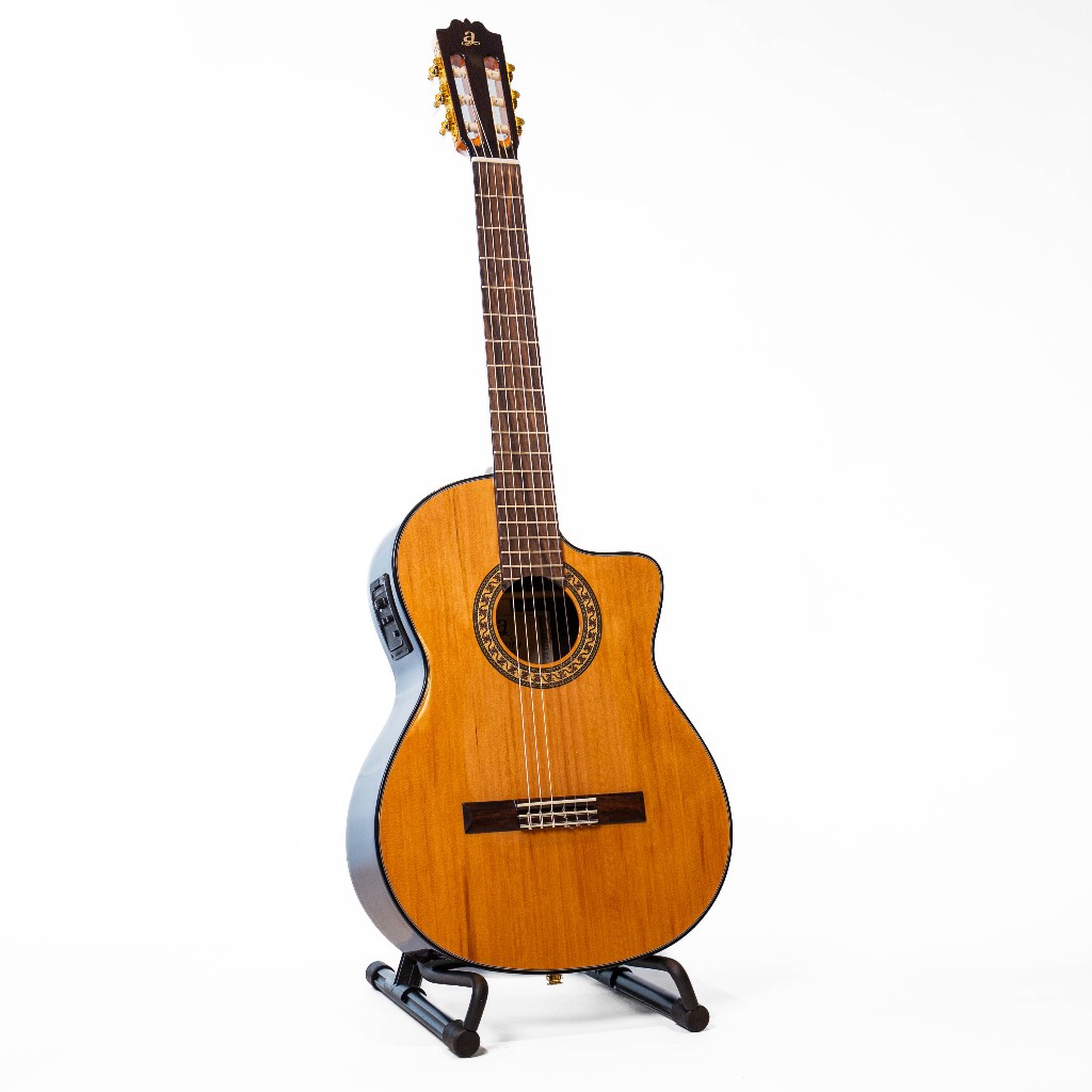 กีตาร์คลาสสิค Admira A-6 Cutaway with EQ Solid Top (Cedar / Rosewood), Made in Spain