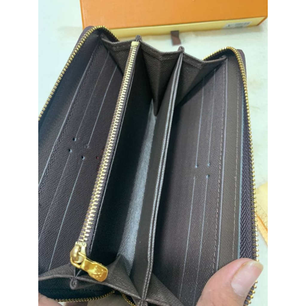 กระเป๋าสตางค์ ซิบรอบใบยาวขนาด 8 นิ้วมีช่องซิบมีช่องใส่บัตรได้ใส่แบงค์ได้ไม่ต้องพับ งานสวยอุปกรณ์ครบพร้อมส่ง