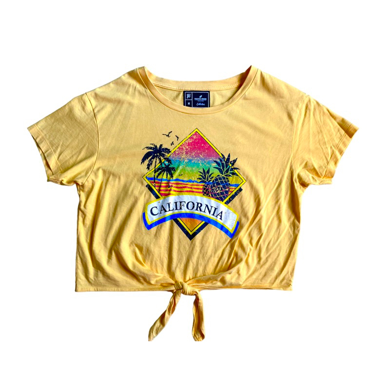 โล๊ะ‼️ตู้เสื้อผ้า เสื้อยืนครอปแขนสั้น คอกลม แบรนด์ Pacific union ทรงครอปผ้านิ่มใส่สบาย (สีเหลือง) สินค้ามือ 2 สาวไซส์ M