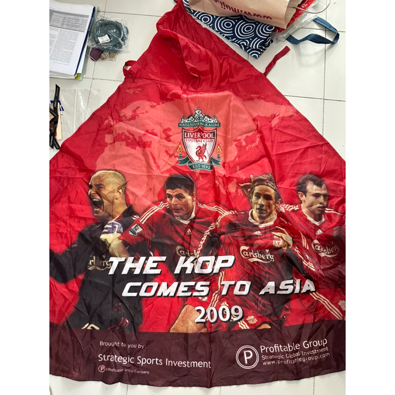 เสื้อกันฝน Liverpool ปี 2009 Limited Edition