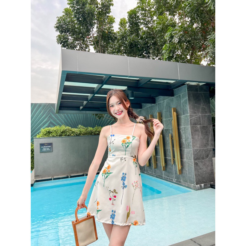 ส่งต่อ KORRA.Clothes เดรสสายเดี่ยวผูกโบว์หลัง สีขาว ลายดอก