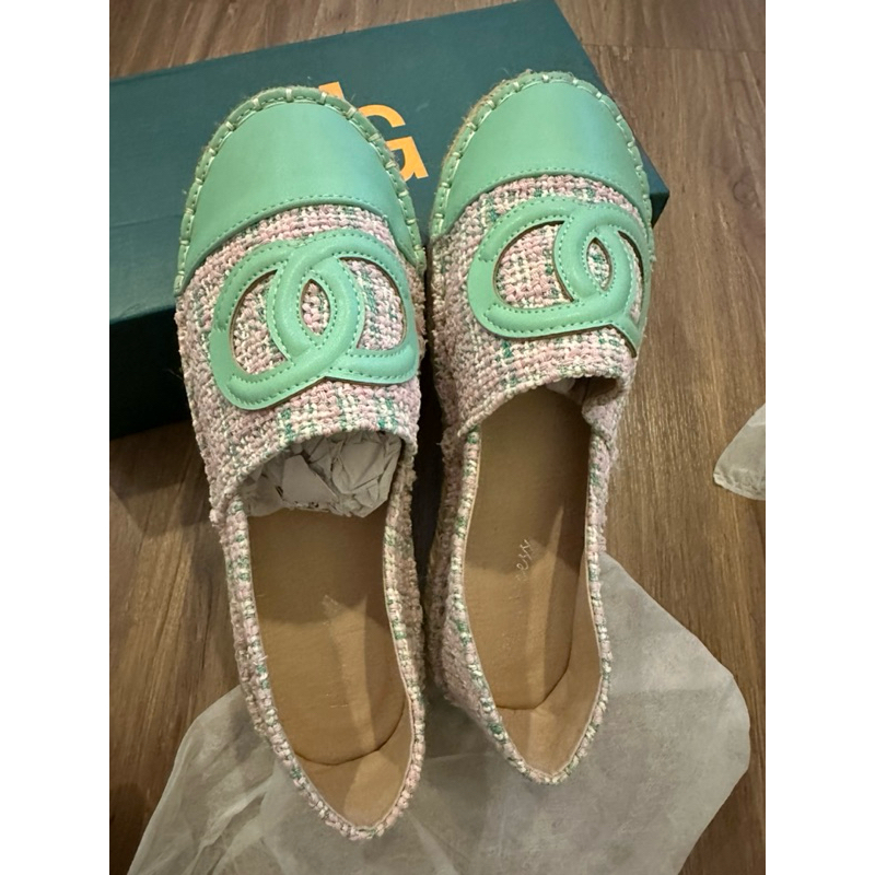 รองเท้าผ้า สีเขียวมิ้นโลโก้OO ยี่ห้อMg access