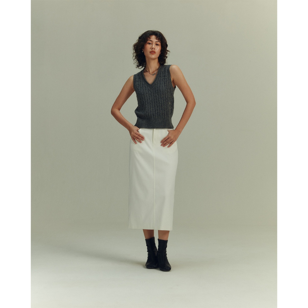 STUDIO UNKNOWN – Hens Maxi Skirt (ขาว/เทา) กระโปรงยาวผ่าหลัง ปักโลโก้ ราคา ถูกที่สุด ดีลบีเคเค แกลเลอรีภาพที่ 3