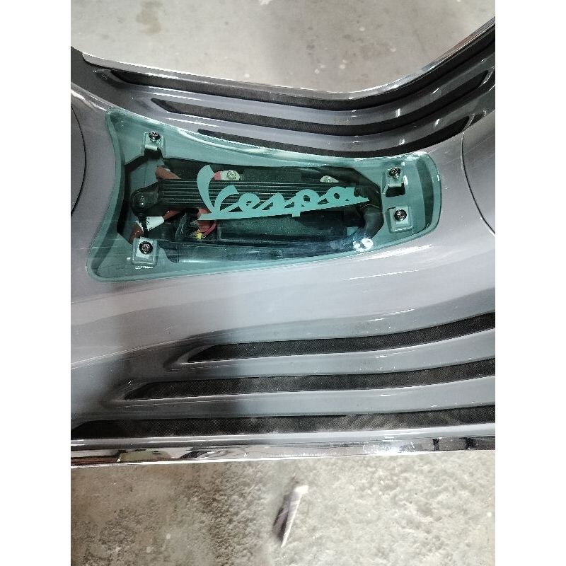 ฝาปิดครอบแบตเตอรี่ เวสป้าVespa sprint primavera 125 150 (2022-2023)