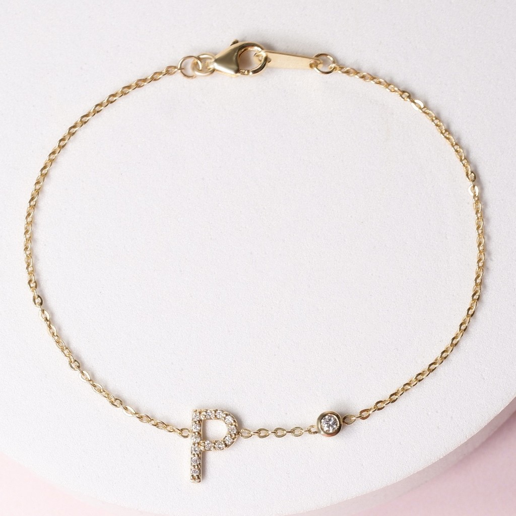 Grace Fine Jewelry สร้อยข้อมือทองแท้ 9K P Alphabet with Initial Diamond