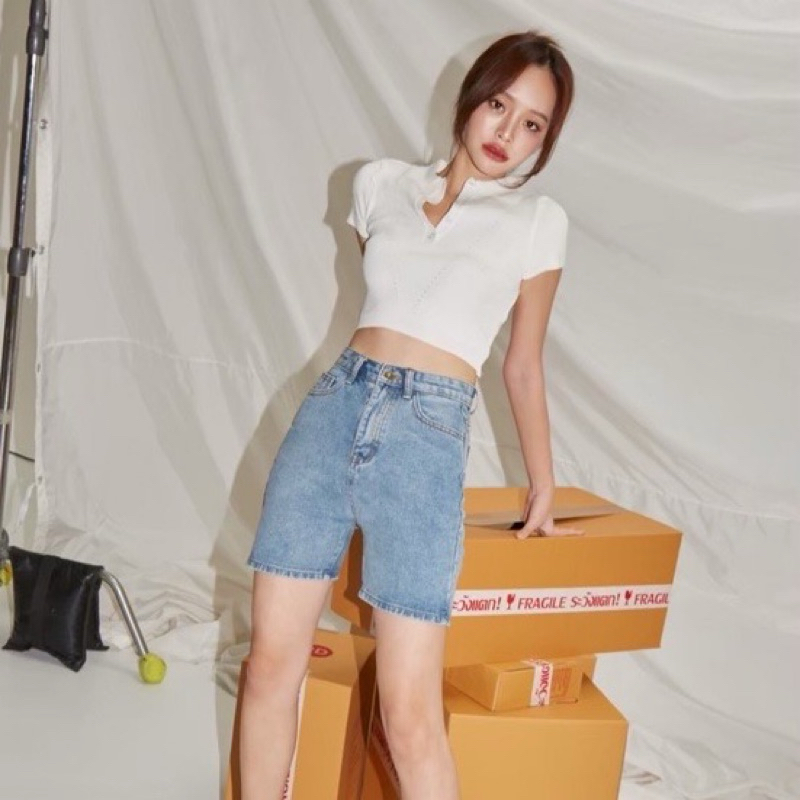 กางเกง Logan Jeans Size M จากร้าน Normal Secret