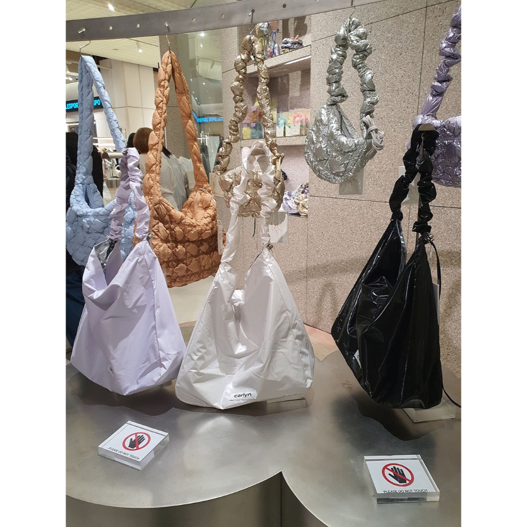 𝗖𝗔𝗥𝗟𝗬𝗡 𝗥𝘂𝘀𝘀 𝗘𝗰𝗼 𝗯𝗮𝗴 กระเป๋า Eco พลิกกลับได้ H73310010 -พรีออเดอร์ - preorderoppa