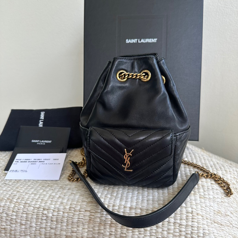 กระเป๋า YSL จีบ Saint Laurent Black Joe Mini Quilted-leather Bucket มือสอง ของแท้ ปี 2022 อุปกรณ์ กล