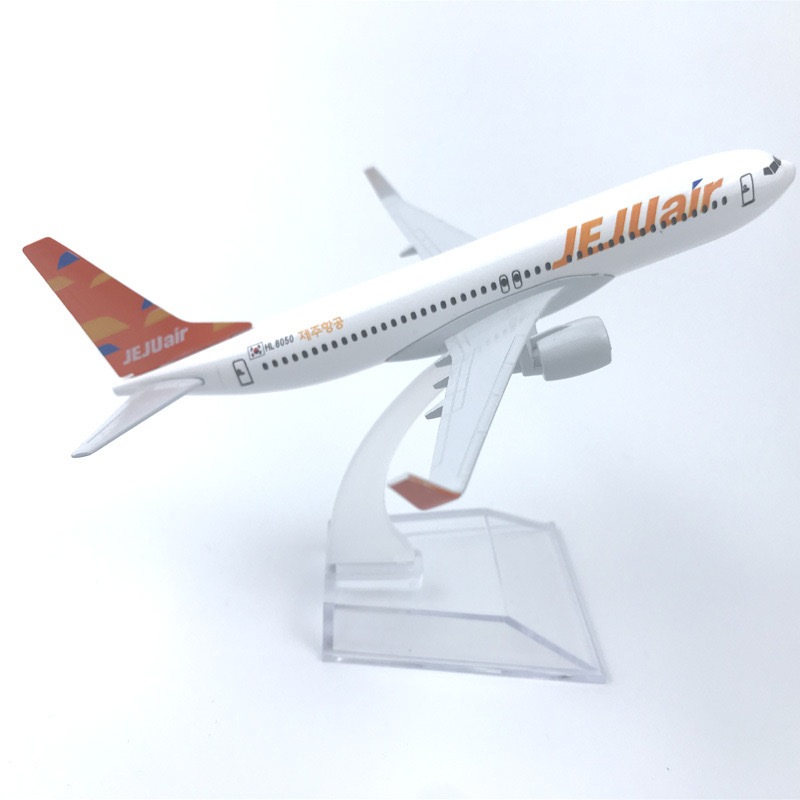 โมเดลเครื่องบิน jeju air Boeing B737 ขนาด 16 cm สายการบินเกาหลี ทำด้วยเหล็ก มีฐานตั้งโชว์ให้ สวย งาน