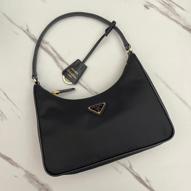 New! Prada Re-Edition2005 nylon bag*รุ่นใหม่อะไหล่ทอง ( เช็คสต็อคก่อนสั่งอีกทีนะคะ)