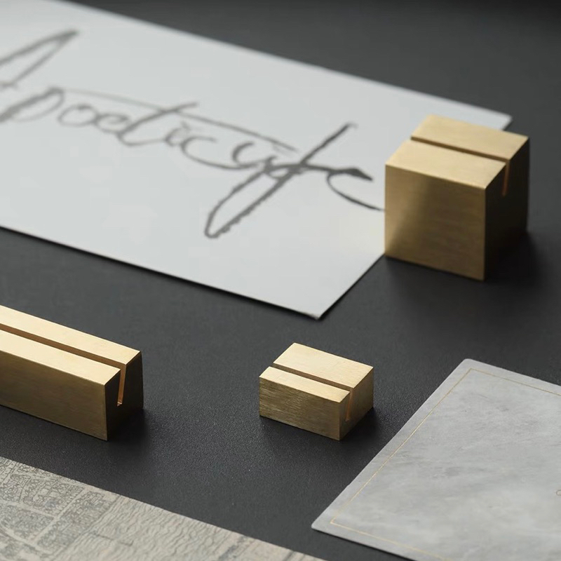 พร้อมส่ง⚜️(6 แบบ) ที่เสียบบัตรทองเหลือง ฐานใส่นามบัตร การ์ด ป้าย แท่นโชว์รูปภาพ โน๊ต ตั้งโต๊ะ ตกแต่ง - รูปที่ 2