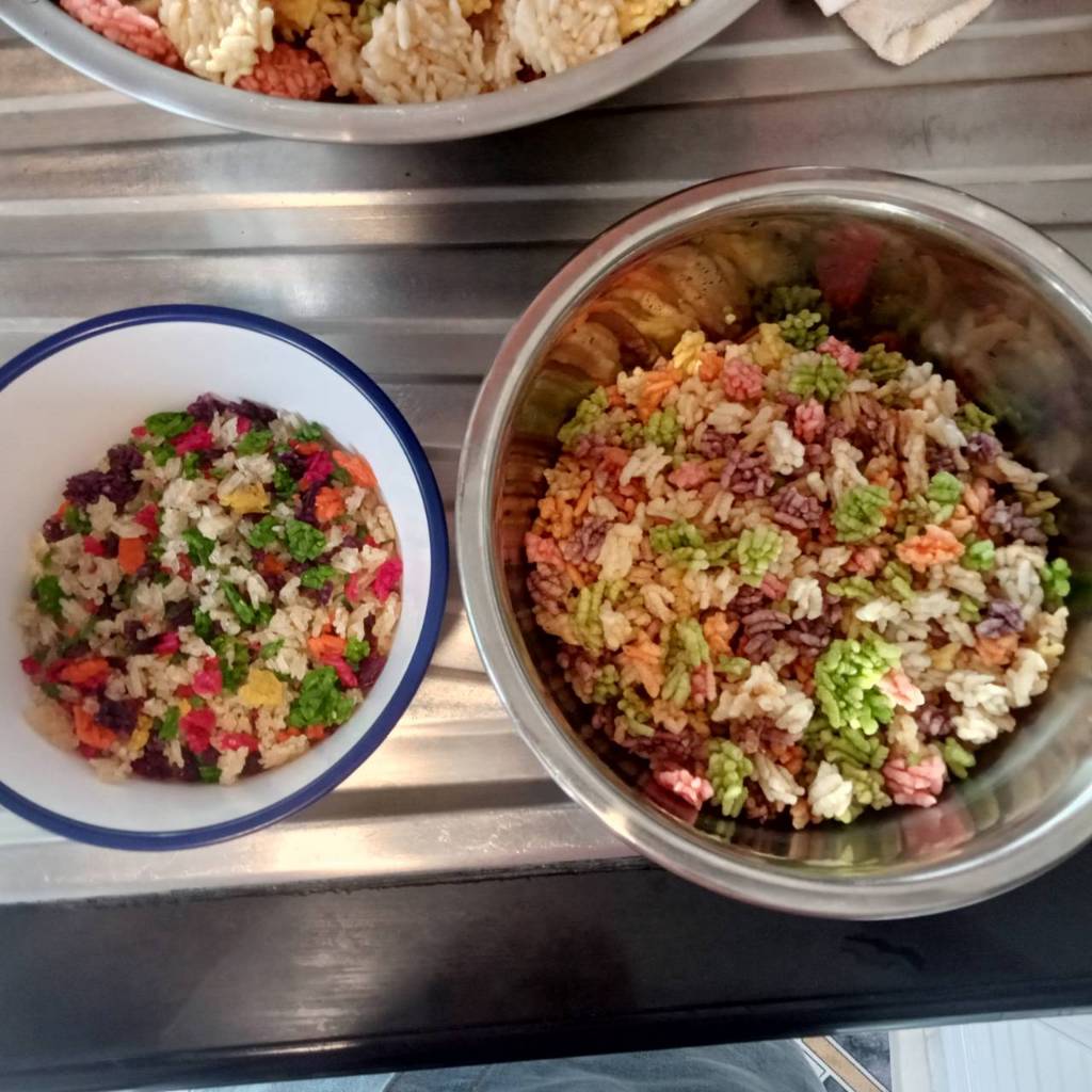 ข้าวแต๋นน้ำแตงโมดิบ‼️เม็ดแตกร่วง‼️ 95%‼️*(โปรดอ่านรายละเอียดก่อนสั่ง)รวมสี(1กิโล)