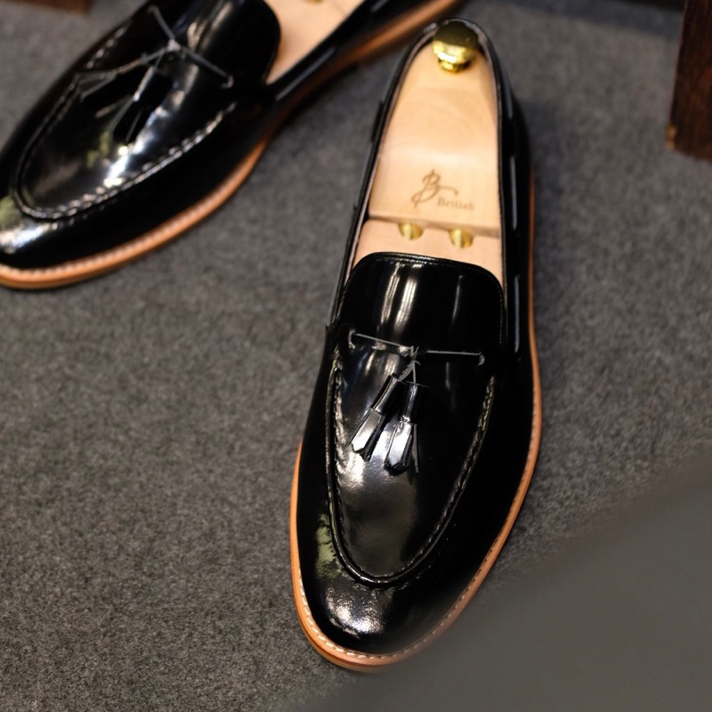 British รองเท้าหนังโลฟเฟอร์ รุ่น Tassel Loafers (Black)