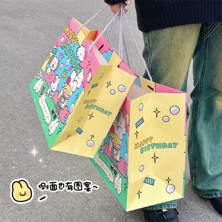 (พร้อมส่ง) ถุงกระดาษ ถุงของขวัญ เคลือบด้าน ลายการ์ตูน วันเกิด HAPPY BIRTHDAY แบบหนา พรีเมี่ยม มีหูหิ้ว สีสันสดใส
