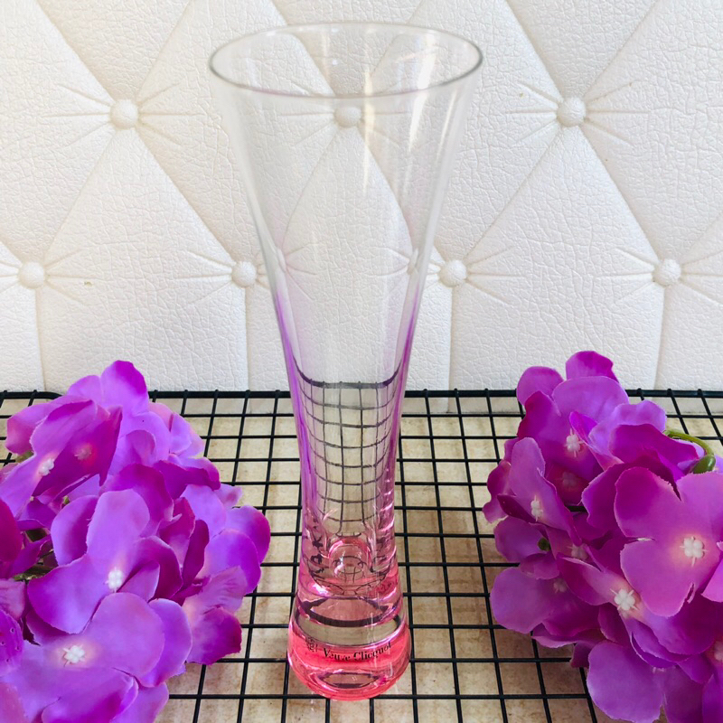 แก้วแชมเปญ VEUVE CLICQUOT จากประเทศฝรั่งเศส มือสอง มีตำหนิ ตัวหนังสือลอก