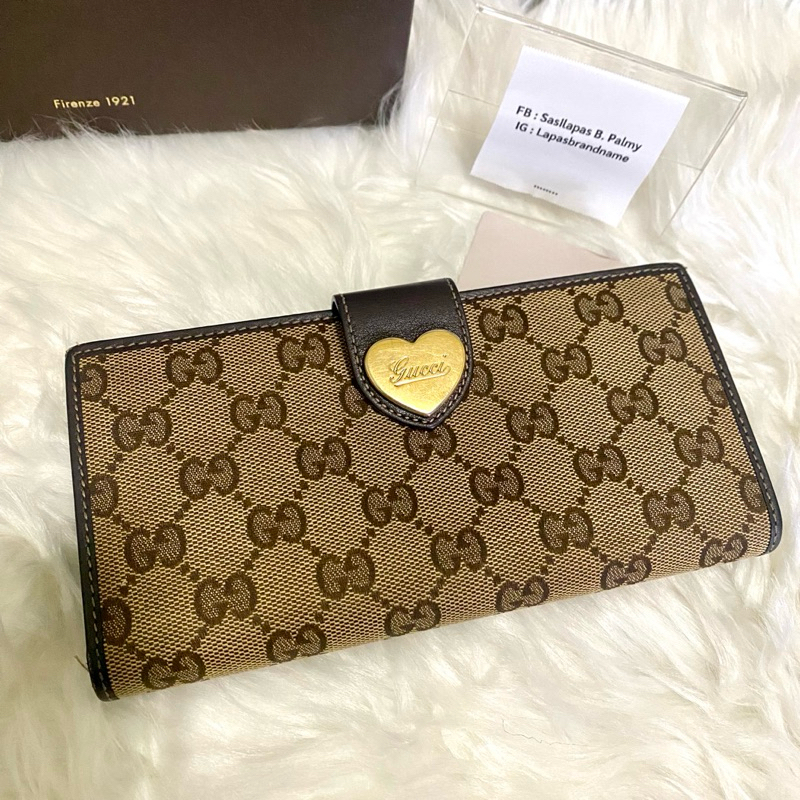 กระเป๋าสตางค์ Gucci มือสองของแท้ 100% Gucci Canvas Heart Continental Wallet