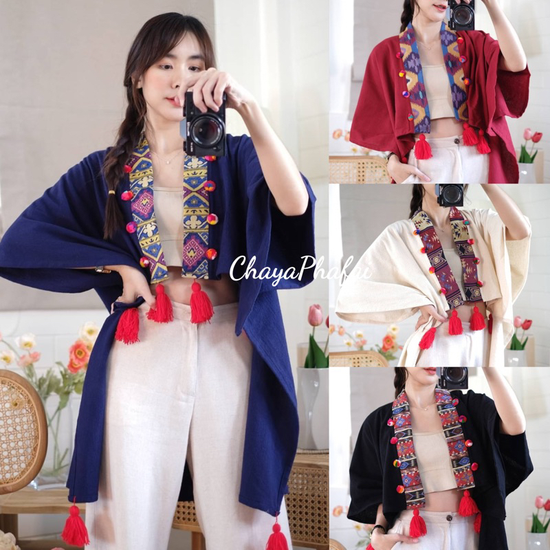 เสื้อคลุมทรงค้างคาวแต่งปอมๆ