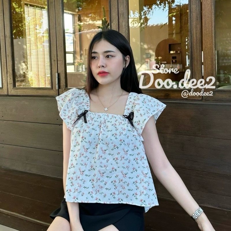 DOODEE2 เสื้อแขนระบาย ติดโบว์ ดึงยางยืด ทรงคอเหลี่ยม