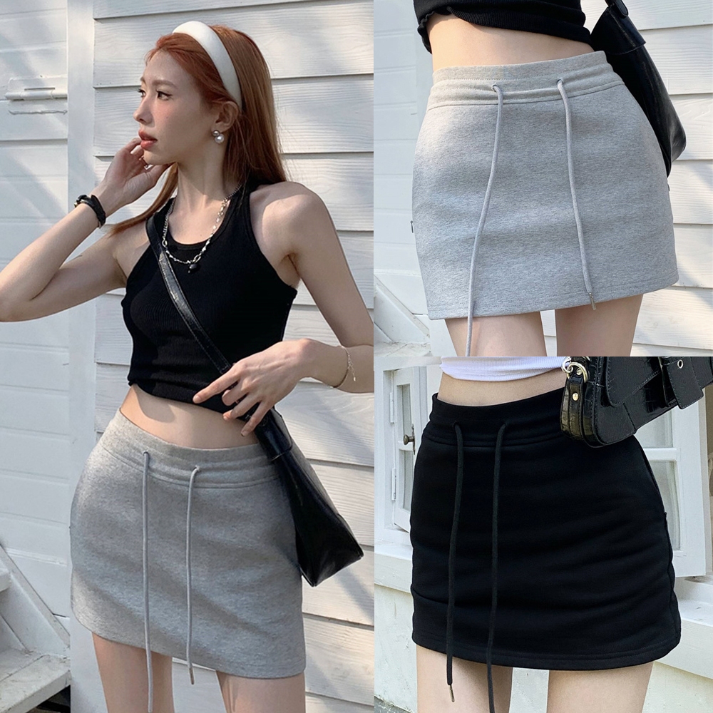 cherryshop🍒กระโปรงสั้น🔥แฟชั่นผู้หญิงเอวยางยืดกระโปรงทรงa Y2k ถนนสไตล์เกาหลีสีดำ