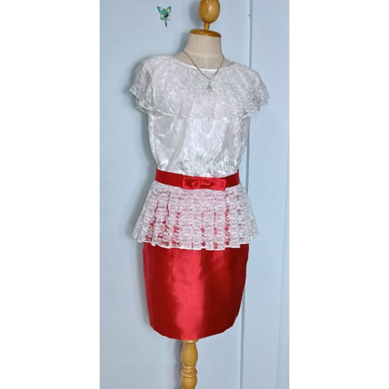 ชุดไทยประยุกต์ ชุดผ้าไหมอิตาลีสีแดงเสื้อลูกไม้สีขาว