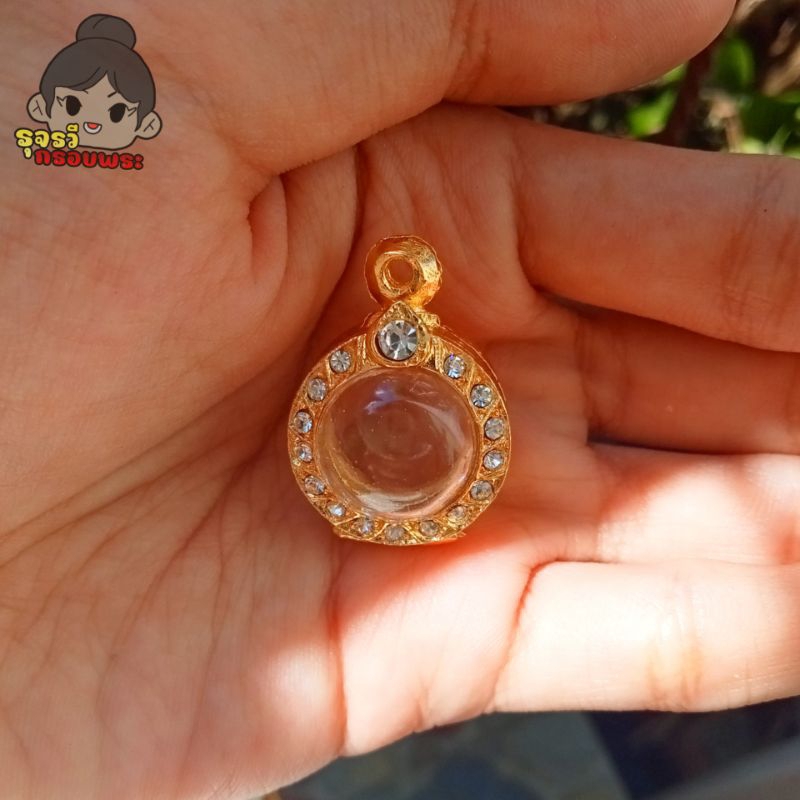 กรอบพระ กรอบพระชุบทองล้อมเพชร | ลูกอมเล็ก | กว้าง1.6*สูง1.6ซม.(ขนาดจอกระจก)