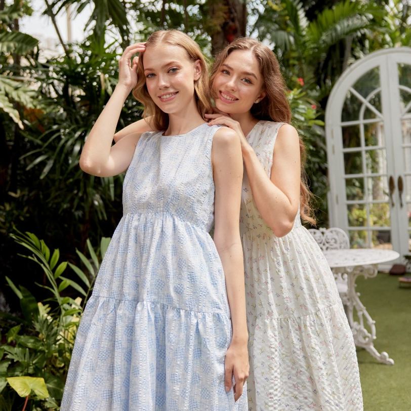 BIRUCHU BLOOM DRESS เดรสยาว แขนกุด ผ้ายับยาก มีซับใน ซิปหลัง มีกระเป๋า (มี 2 สีให้เลือก สีขาว / สีฟ้า)