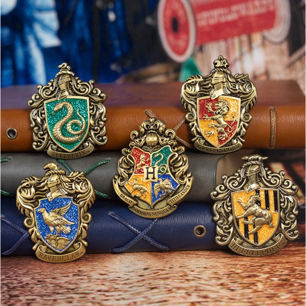 พร้อมส่ง เข็มกลัดประจำบ้าน Harry Potter งานลิขสิทธิ์ของแท้ %