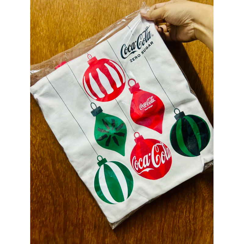 กระเป๋าโค้ก Coca Cola กระเป๋าผ้า ถุงผ้า (ลิขสิทธิ์แท้)  Coke Zero no Sugar ขนาด 2.5"x8.5"x11.5" สำหรับพกพา ใส่ของได้