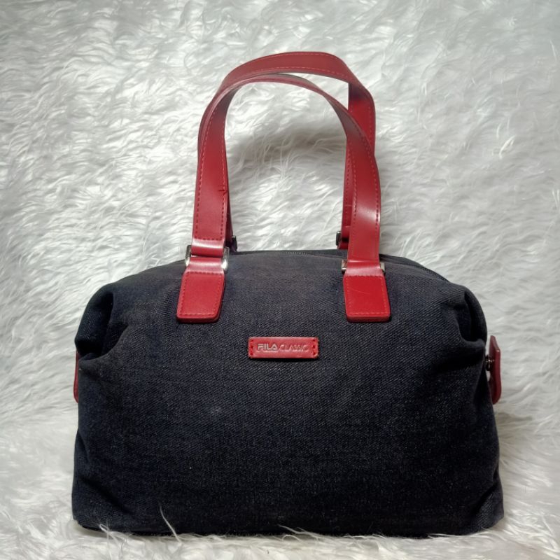 กระเป๋าผ้ายีนส์สีดำผสมหนังทรงถือทำงานแบรนด์ FILA CLASSIC แท้ (รหัส กข02)