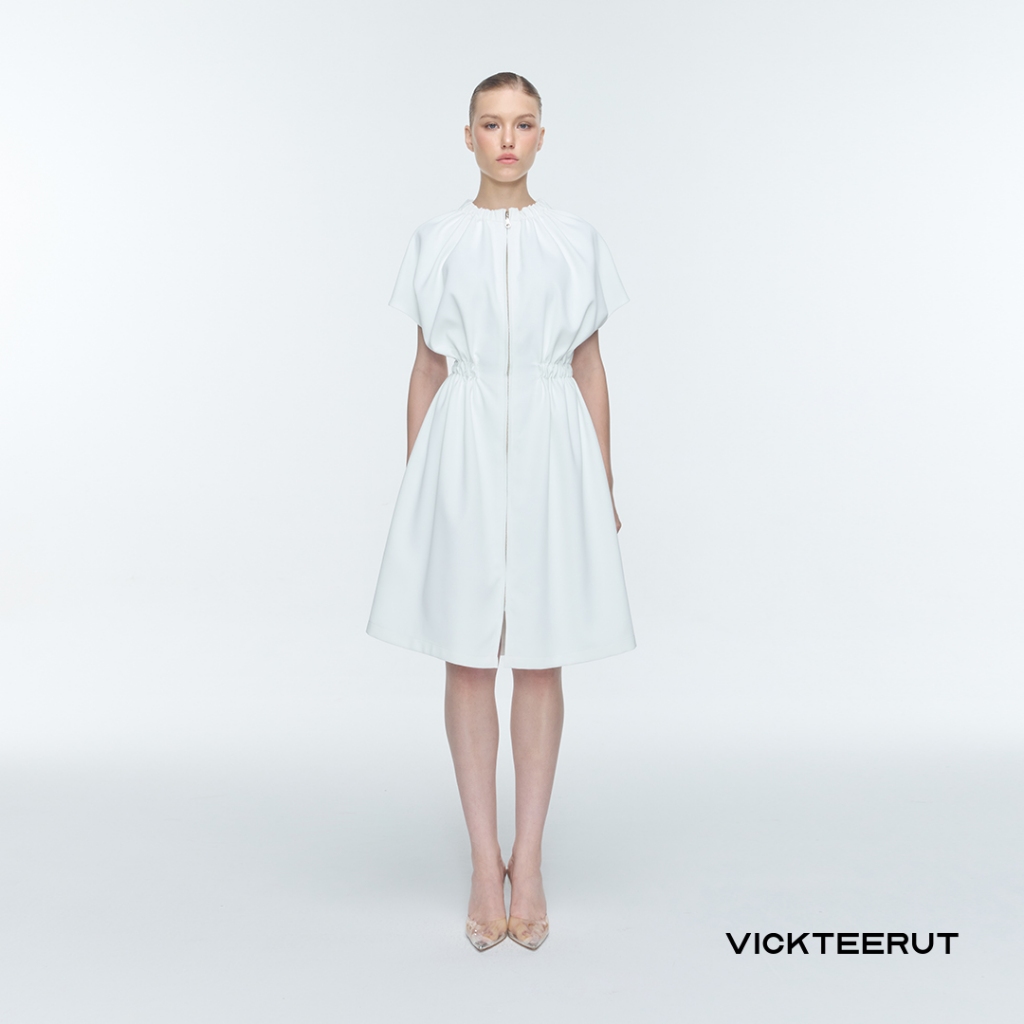 VICKTEERUT Re-Edition Cap Sleeve Ruched Dress เดรสแขนเต่อ ตกแต่งซิปหน้า