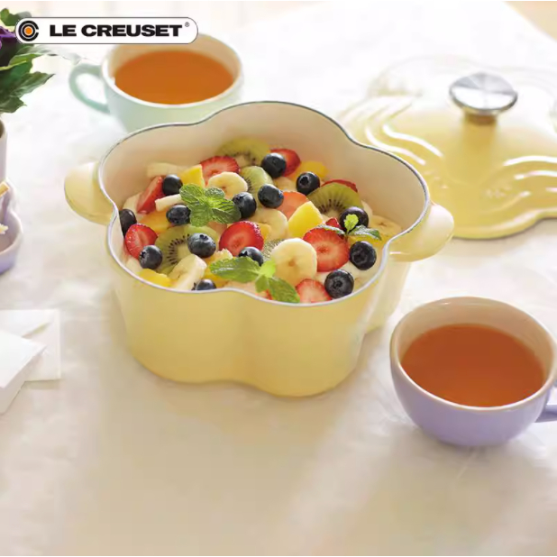 Le Creuset กระทะเหล็กหล่อเคลือบฟัน หม้อสตูว์ที่ใช้ในครัวเรือนเคลือบรูปทรงดอกไม้ หม้อซุป หม้อโจ๊ก 20cm