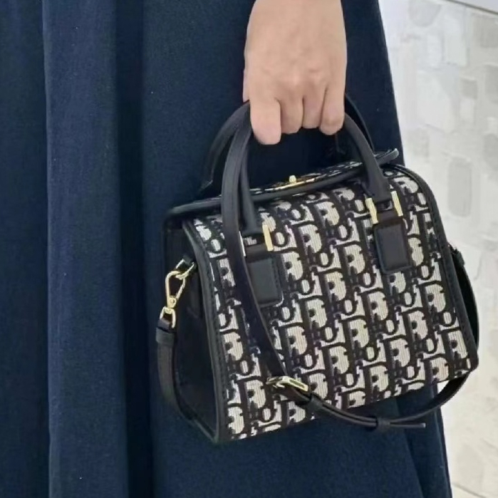 ดิออร์ กระเป๋าถือใบเล็ก Dior BOSTON กระเป๋าสะพายผู้หญิงสไตล์ใหม่ล่าสุด/รับประกันความถูกต้อง