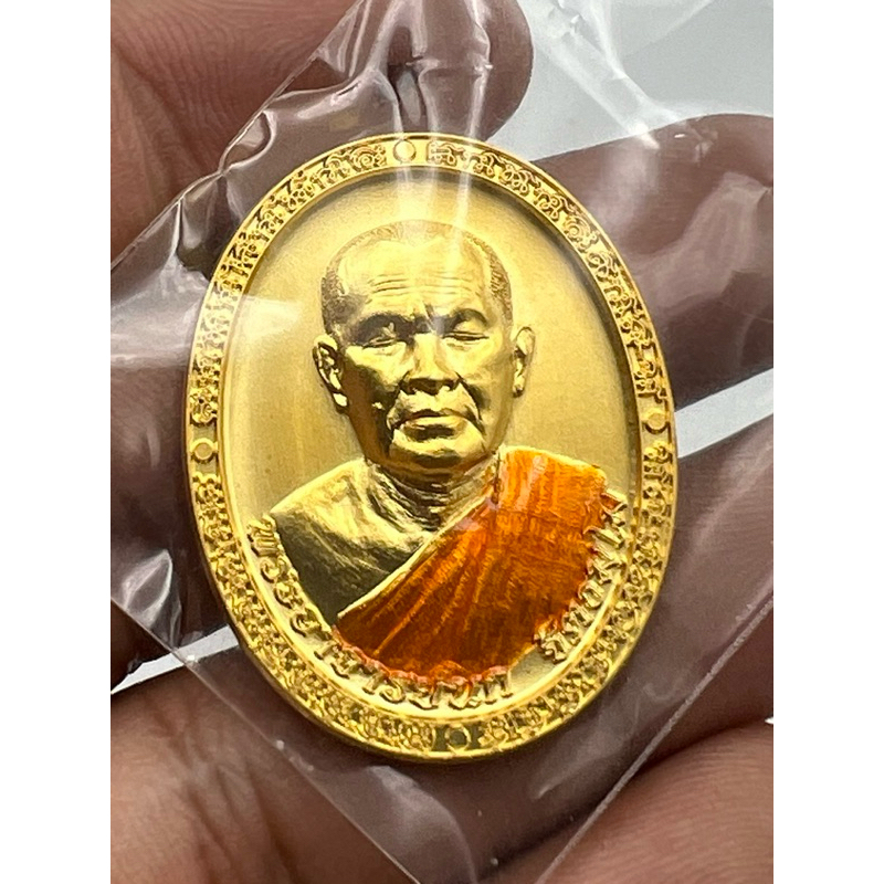 เหรียญรวยมหาเศรษฐี พระอาจารย์นก วัดเขาบังเหย เนื้อชุบทองโบราญลงยาจีวร
