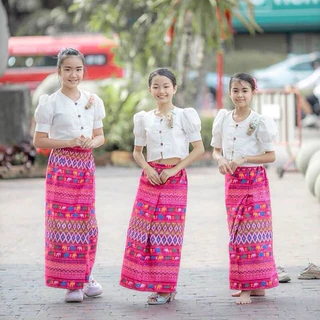 ชุดพื้นเมือง เสื้อแขนตุ๊กตา ซิ่นผ้าฝ้ายพิมพ์ลายคุณภาพดี เนื้อผ้าหนา (ราคาเฉพาะชุด)