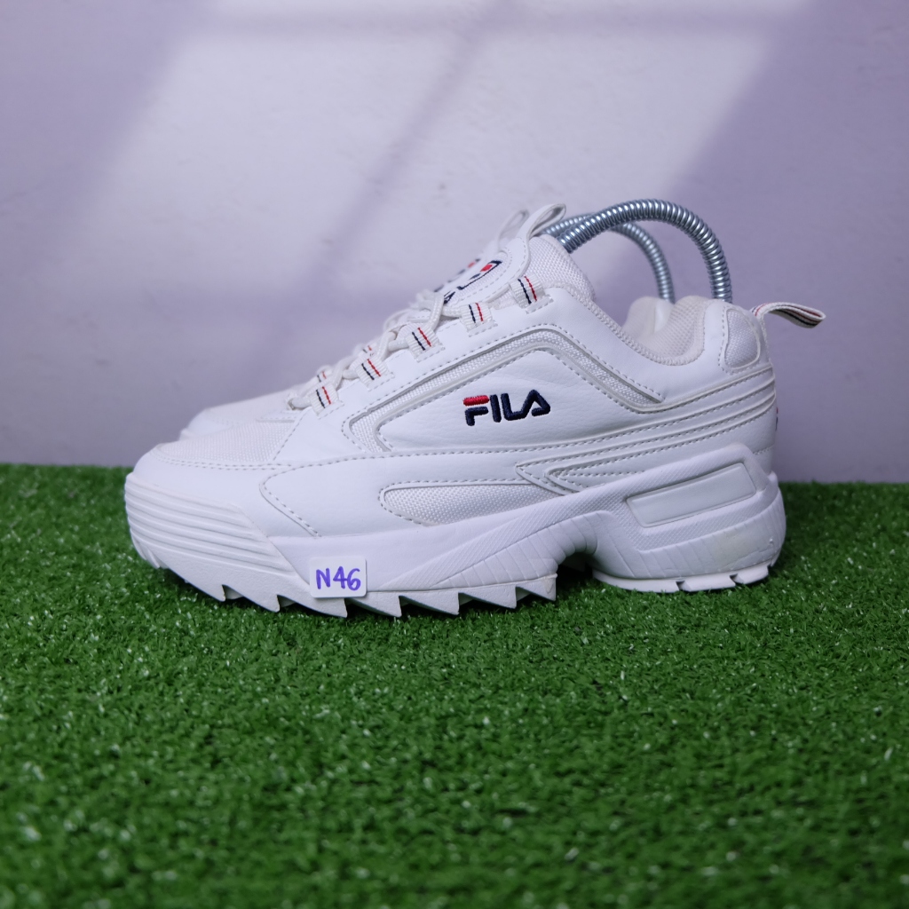 (38/24 cm) Fila Disrubtor Unisex สภาพสวยใหม่มากก ฟีล่าอ้วนมือ2ของแท้💯 รองเท้าผ้าใบผู้หญิง