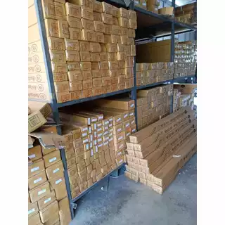 จับเซี้ยมพีวีซี ยาว2เมตร ขนาด5 มิล ปีกซ้ายขวา 14*14 บรรจุ100เส้น ต่อกล่อง (กดสั่งครั้งล่ะ2กล่อง)