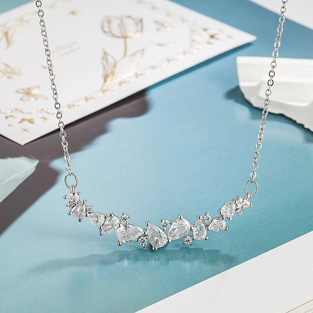 EROS『Wisteria』 สร้อยคอดอกไม้วิสทีเรีย โซ่กระดูกไหปลาร้า มีสไตล์และไม่เหมือนใคร แวววาว ผู้หญิง สร้อยคอเค้นคอ