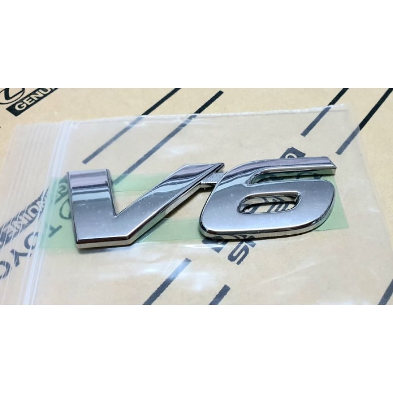 LOGO/โลโก้อักษร V6  สำหรับติดฝาท้าย Toyota Fortuner "พาร์ทแท้"