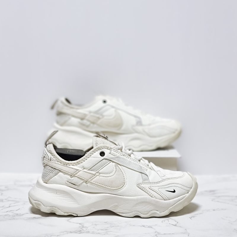 รองเท้ามือสอง  Nike Tc 7900 / Size 37.5-23.5